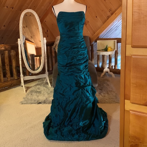 Gorgeous Jovani gown - Picture 3 of 8